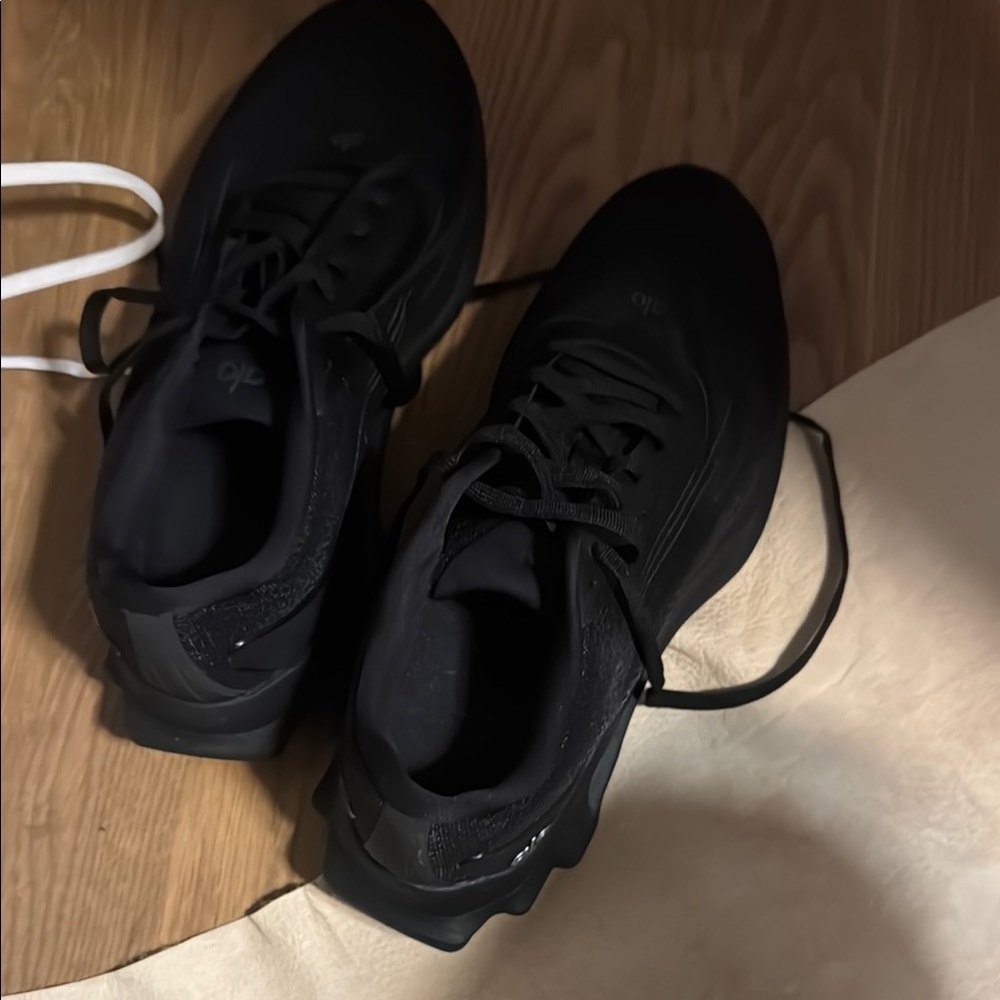 ALO Yoga Black Athletic Shoes with Cushioned Sole